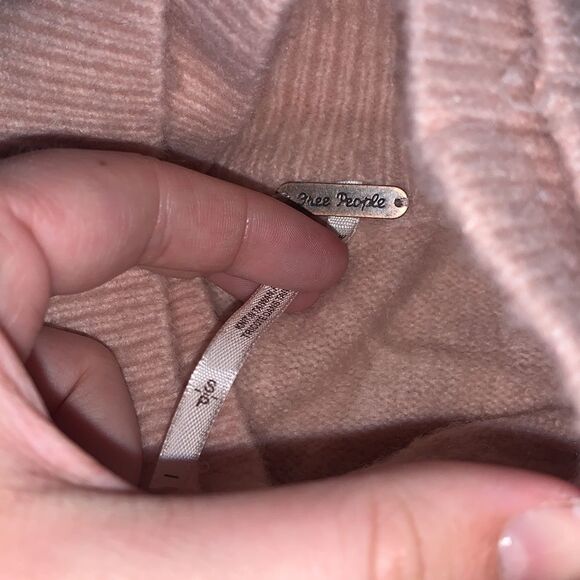 Free people light pink oversized, double turtle-neck, 3/4-sleeve sweater, so: S. - Picture 5 of 7